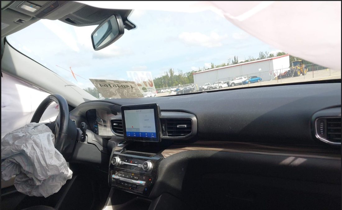 Interior con bolsas de aire activadas — foto real de subasta IAA
